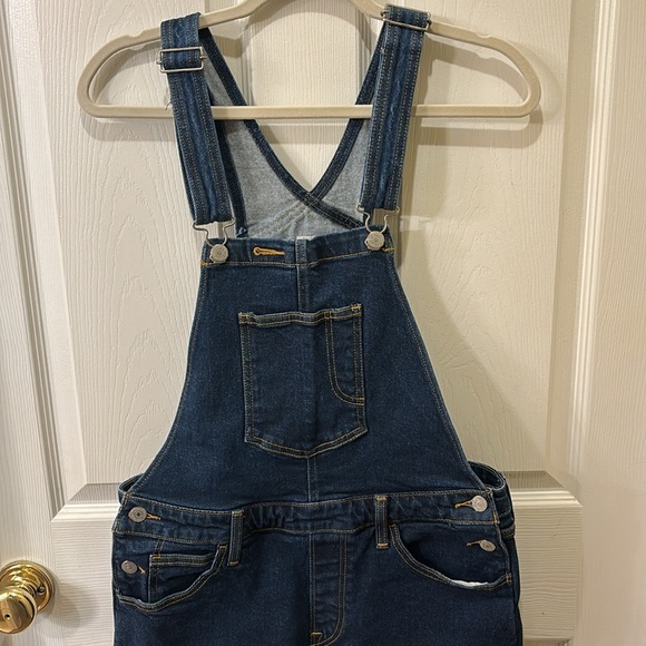Levi’s Dark Wash Overalls Size M Excellent Used Condition - Picture 3 of 9